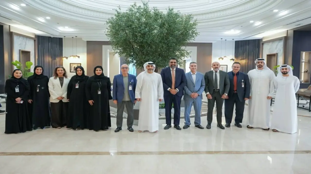 المالية المركزية بالشارقة والمشرق تعلنان عن شراكة استراتيجية في الحلول الرقمية
